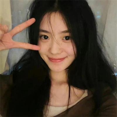 模仿女孩